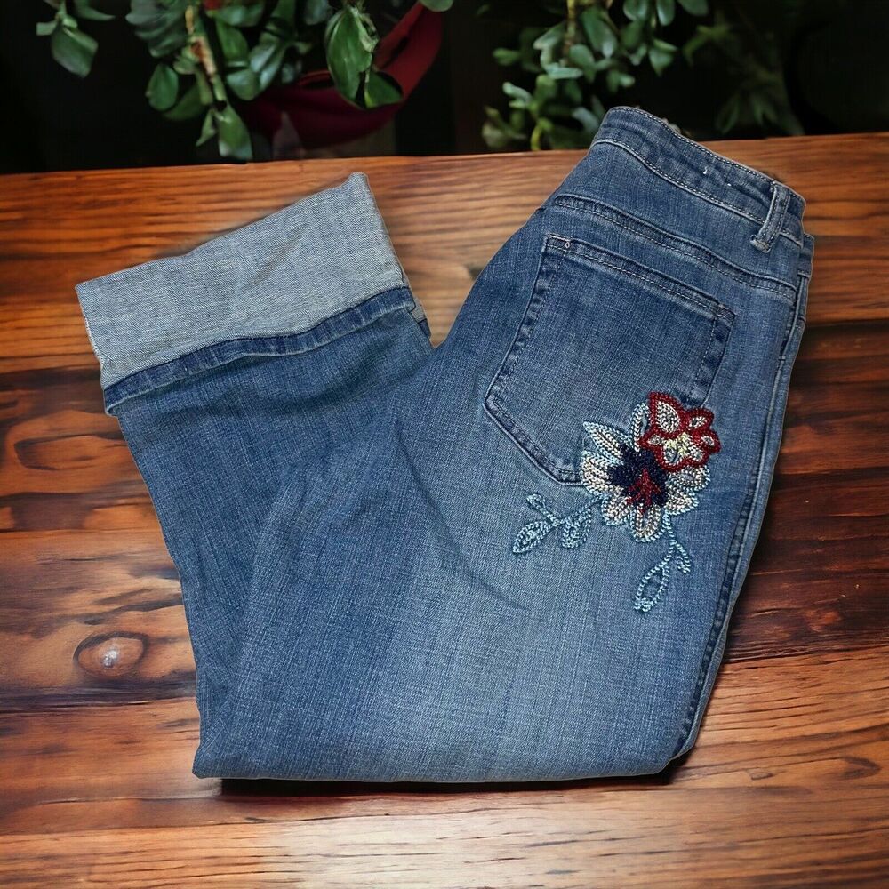 Chico's 1/8 10 Floral Embroidered Cropped Jeans